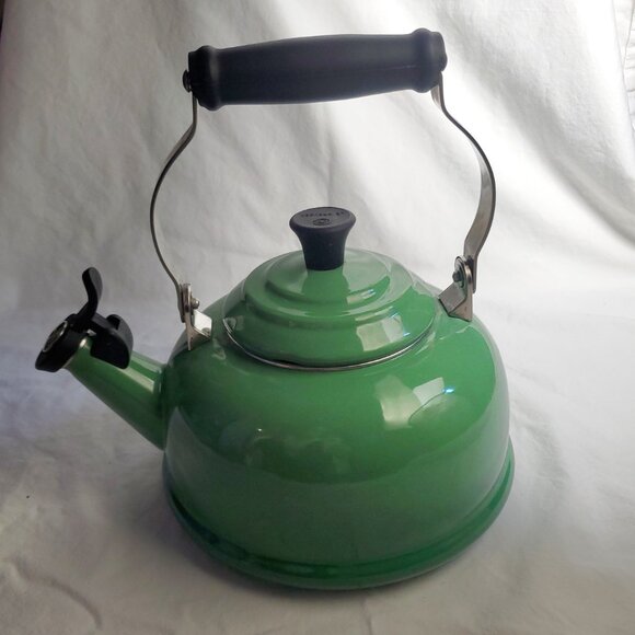 Le Creuset Enamel On Steel Whistling Tea Kettle 1.7 qt. Forest Green - Picture 5 of 6